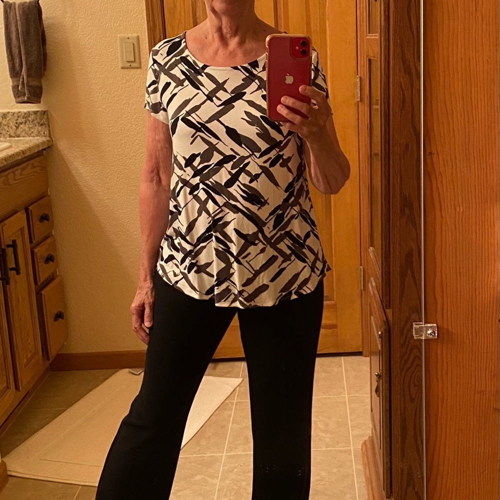 10/10$ (4-5$) items. Alfani Black, Brown & White Short Sleeve Top. BUNDLE Offer.